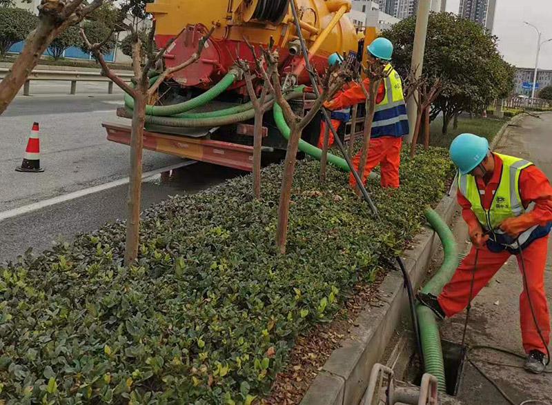 佛罗镇市政管道清淤
